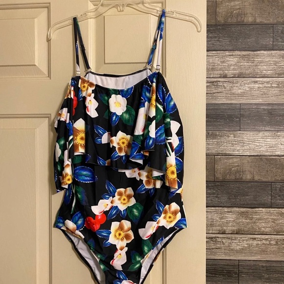 Cold shoulder bathing suit - Picture 4 of 5